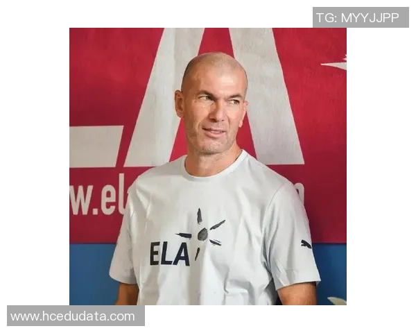 足球明星希达内的传奇生涯与对足球的深刻影响分析